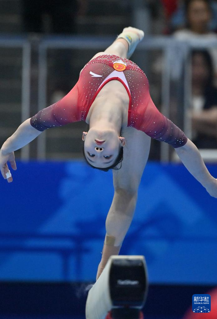 J9-体操锦标赛掀起高潮，河套雷豹队淘汰对手江畔雄狮队，战至最后一刻——防线高度稳定(横队直线前进时指挥位置在队列的)