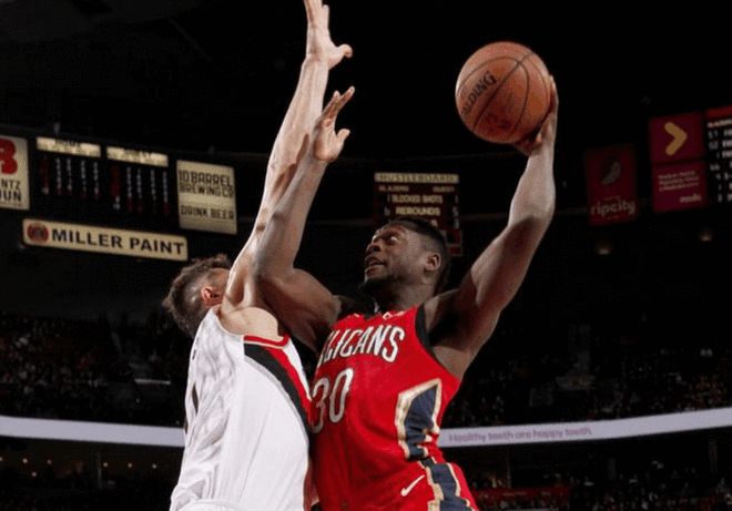 - 二胡独奏踏上幸福路 