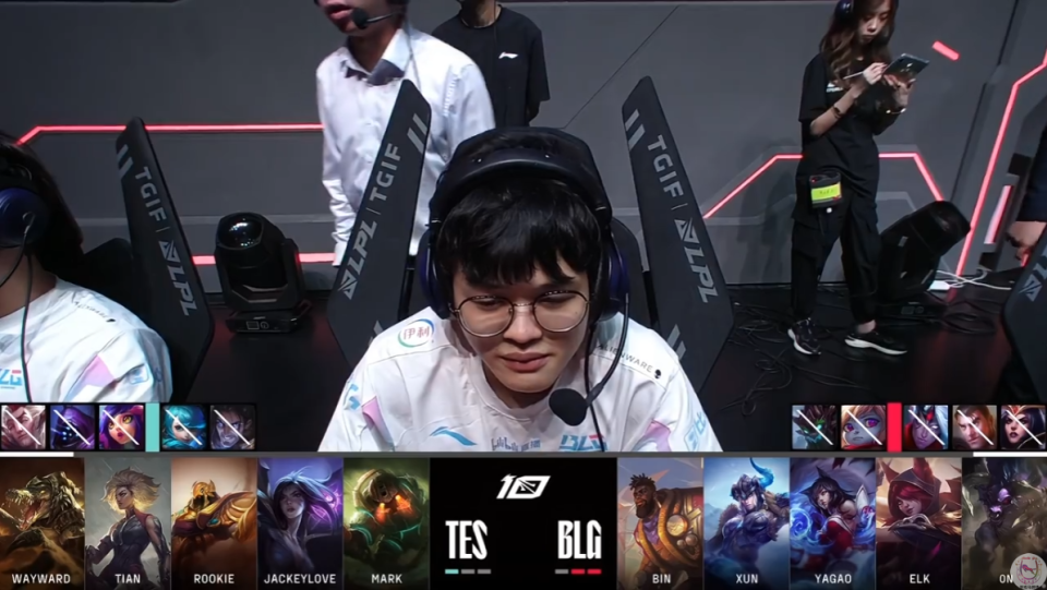 J9-莱万多夫斯基在TES比赛中绝杀，败北引发热议！的简单介绍