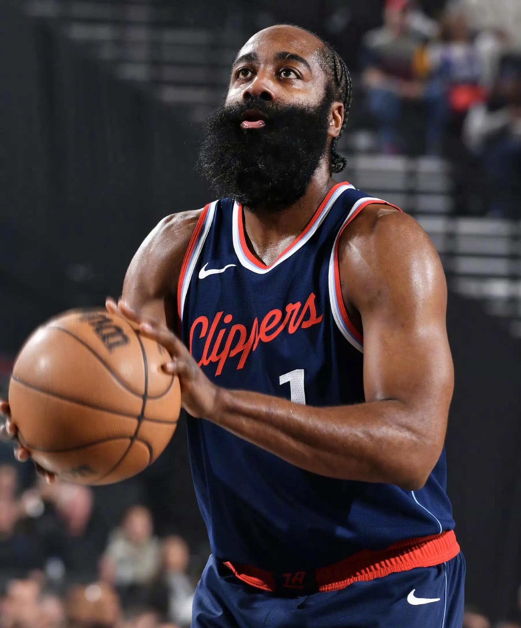 -关于哈登回归赛场，逆转首场状态亮眼，RNG观众沸腾！的信息