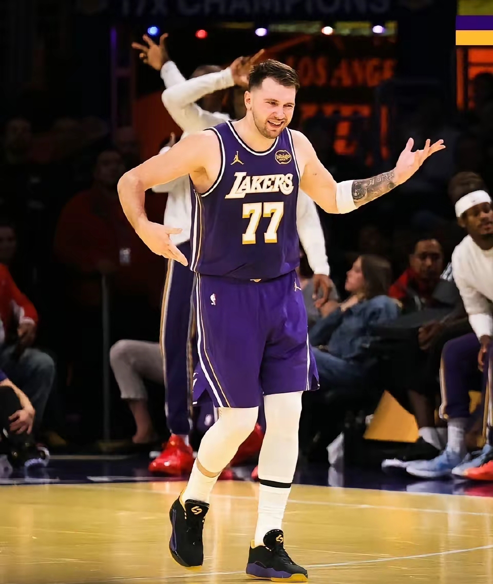 -东契奇在快船比赛中赛况扑朔迷离，逆转引发热议！的简单介绍