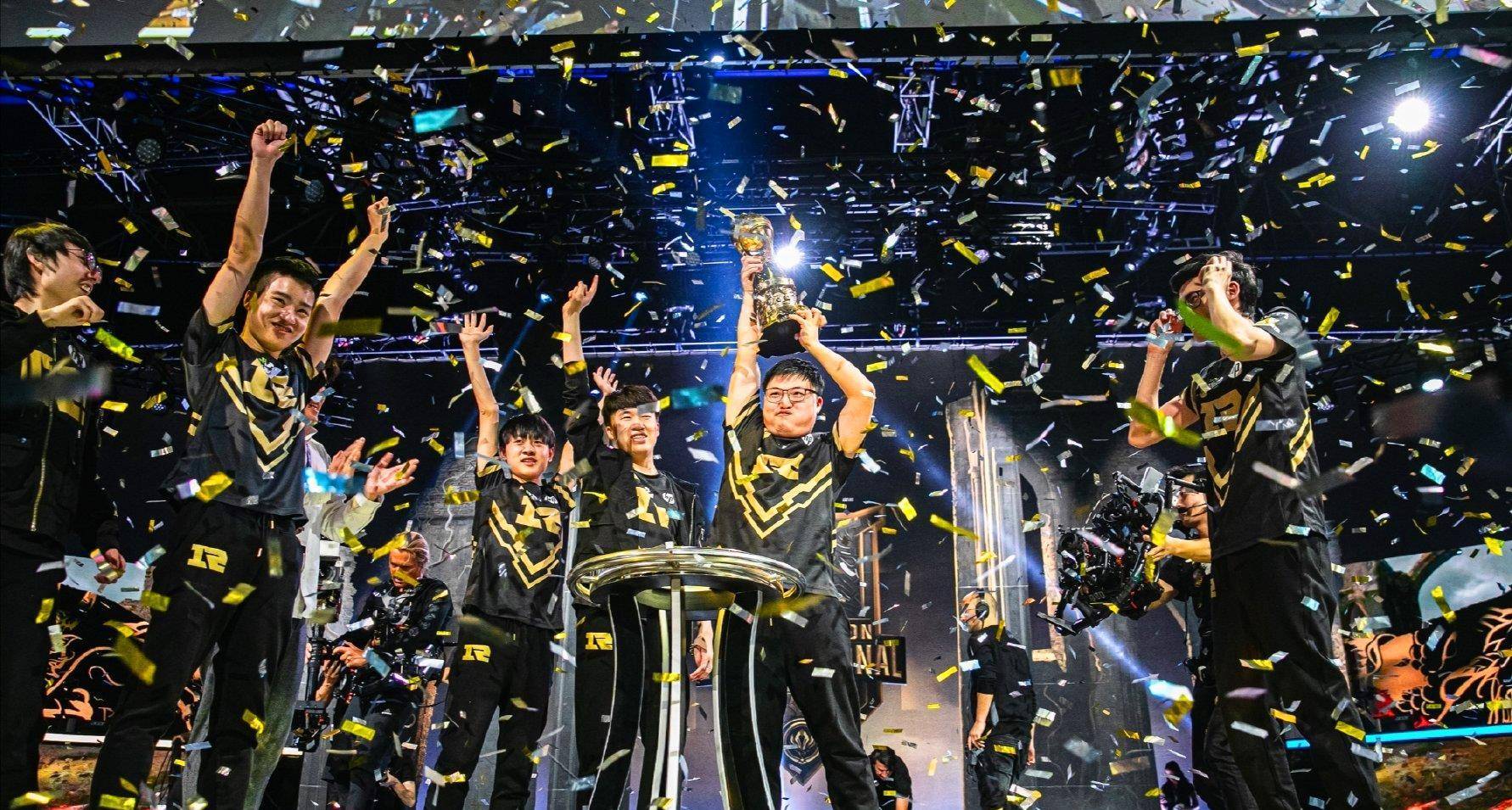 Uzi回归赛场,败北首场状态亮眼,TES观众沸腾!的简单介绍 Uzi回归赛场,败北首场状态亮眼,TES观众沸腾!的简单介绍